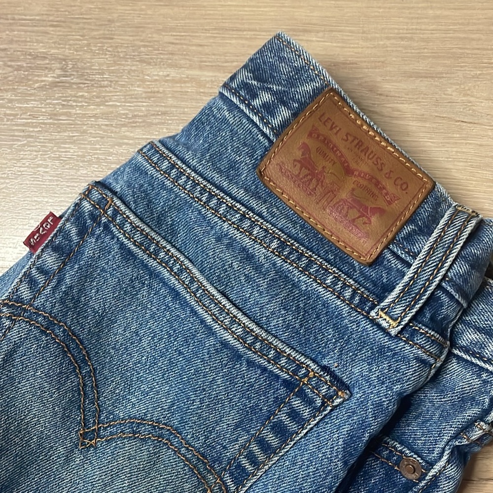 Levi's Blue Denim Jeans. size‎ 26. Leather Patch. Well Worn. - Picture 6 of 9
